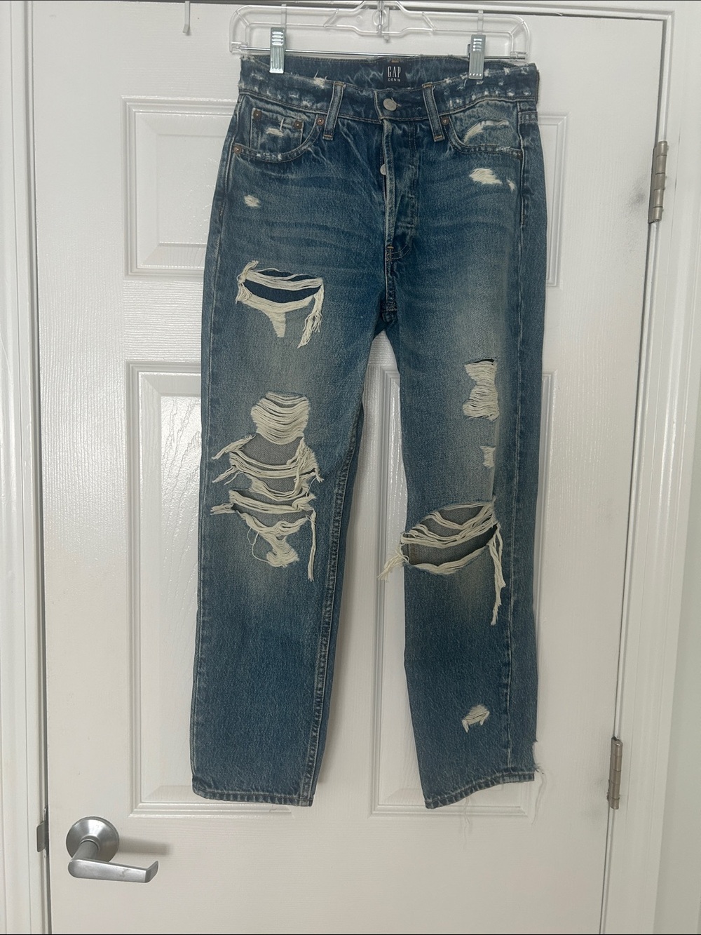 GAP Woman’s Distressed Dark Blue Ripped Jeans size 0/25 style is cheeky/straight